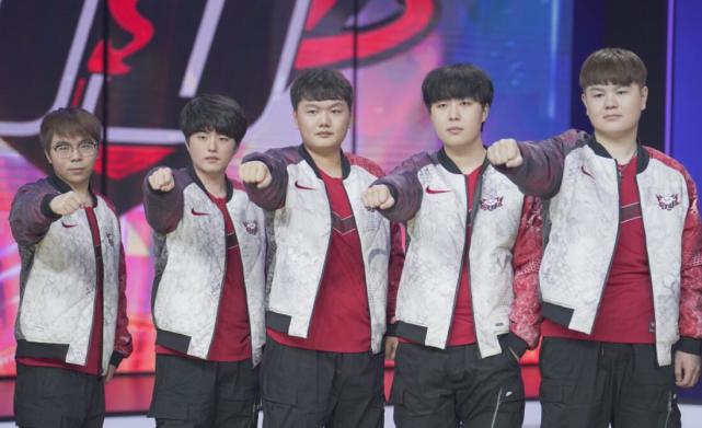 亲临赛场 亲临赛场